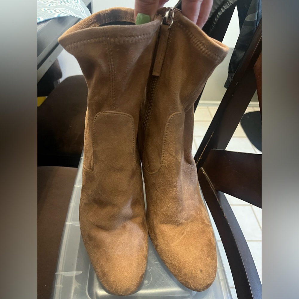 Steve Madden Tan Suede boots size 8.5